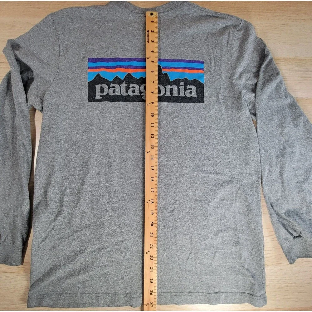 Patagonia Mens Long Sleeved Shirt Size Medium P-6 Logo Responsibili-Tee Gray